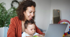 Read more about the article Como conciliar o home office com a maternidade